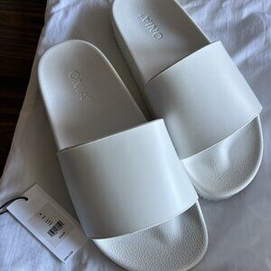 ONIA White Cloud Pool Slide Size 8 NEW